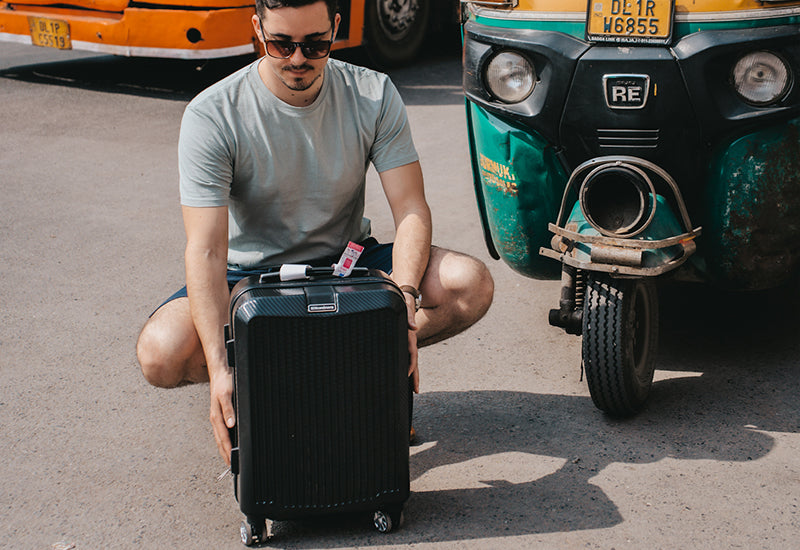 Ütésálló kemény héj.