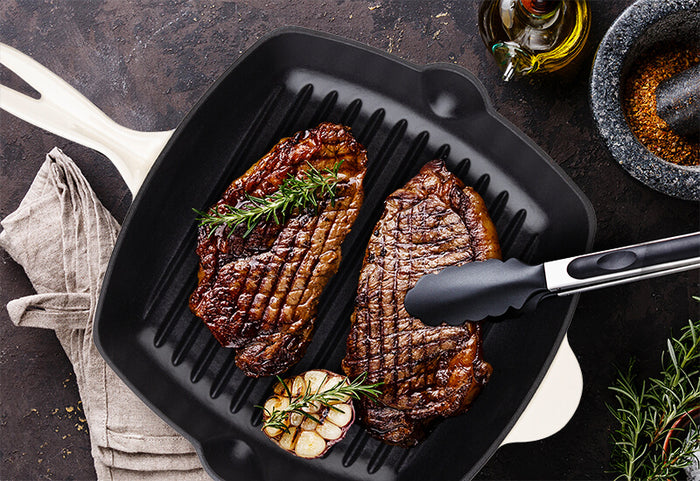 A grillserpenyő, amely minden konyhában elengedhetetlen.