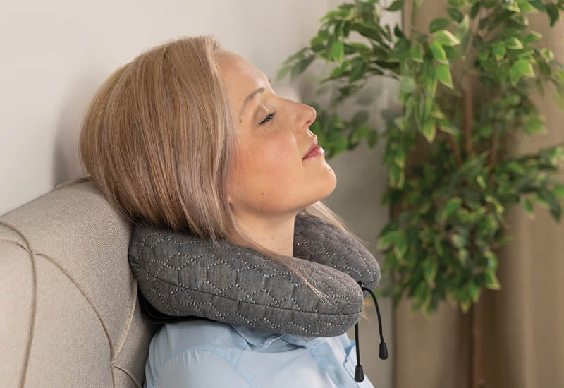 Az ergonomikus párna segít fenntartani a test helyes tartását.