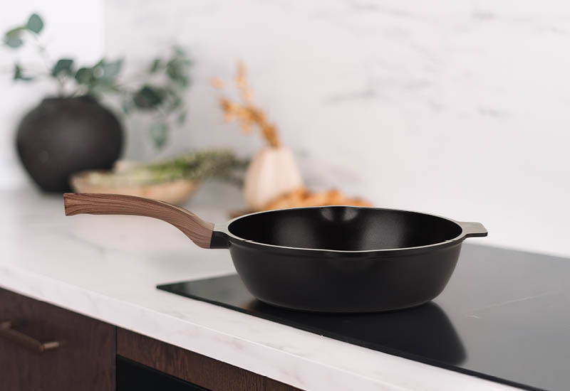 Alkalmas minden főzőlaphoz, beleértve az indukciós főzőlapot is.