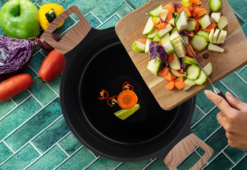 Kiválasztott, kiváló minőségű anyagok a gyors főzéshez és a hosszú élettartam érdekében.